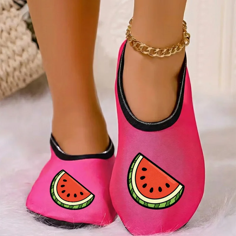 

Четырехсезонные носимые пары с мультяшным птичьим принтом и тонкой бархатной подкладкой, дышащие, высокоэластичные, противоскользящие тапочки для пола.