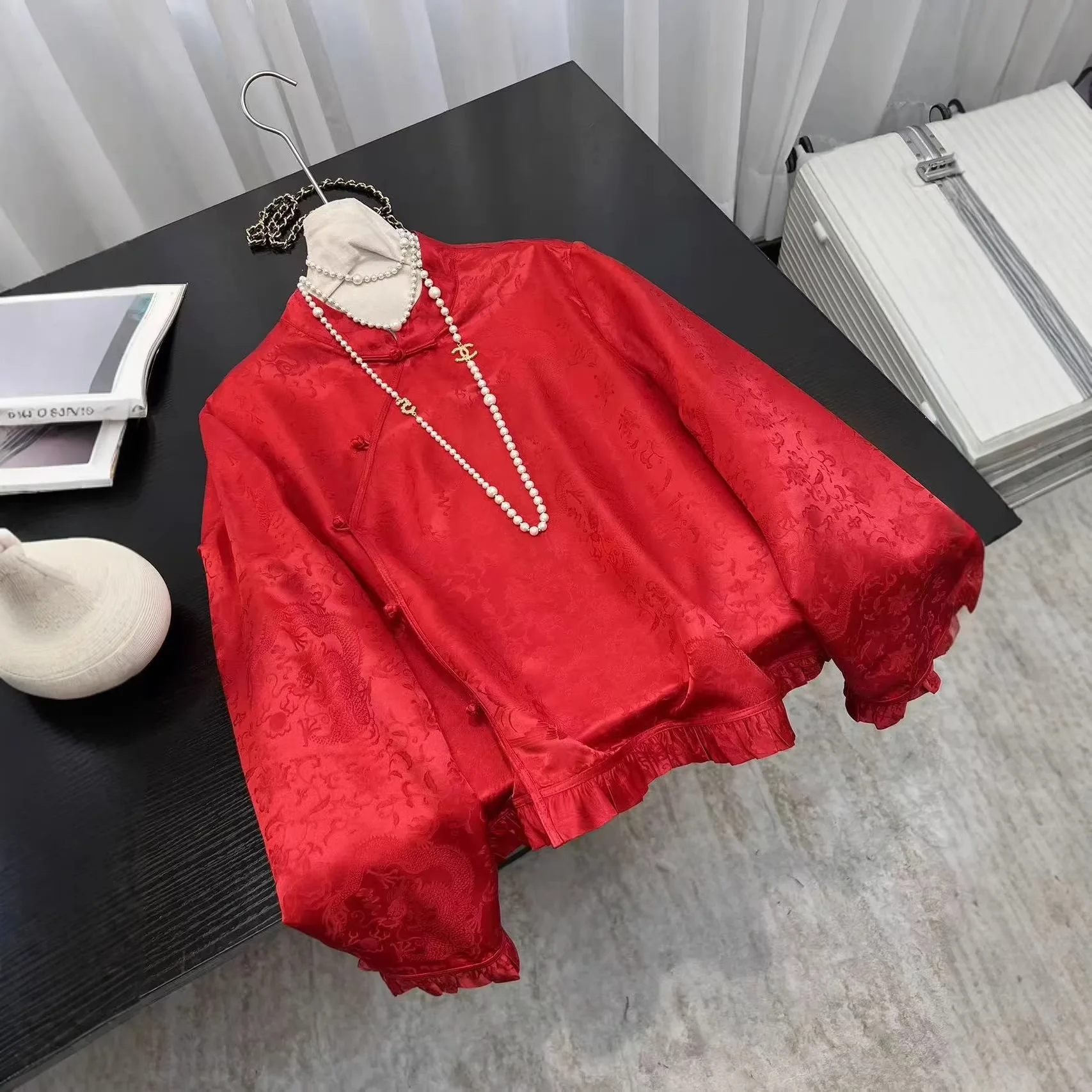 

New Chinese Sle Silk irt Women's Faion Inner And Outer Wear Spring New Model Floral Embroidery Stand Collar Long Sve