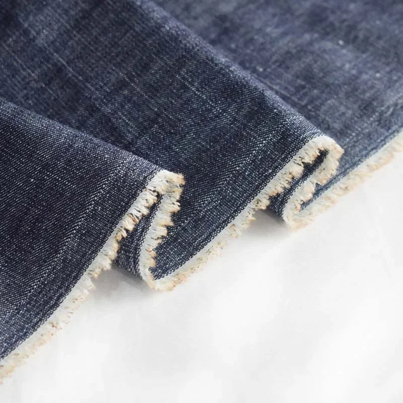 В наличии Низкая цена оптом 190GSM Простая легкая джинсовая ткань на метр и изготовленная на заказ кий для шитья рубашек, одежды, дивана, ткани