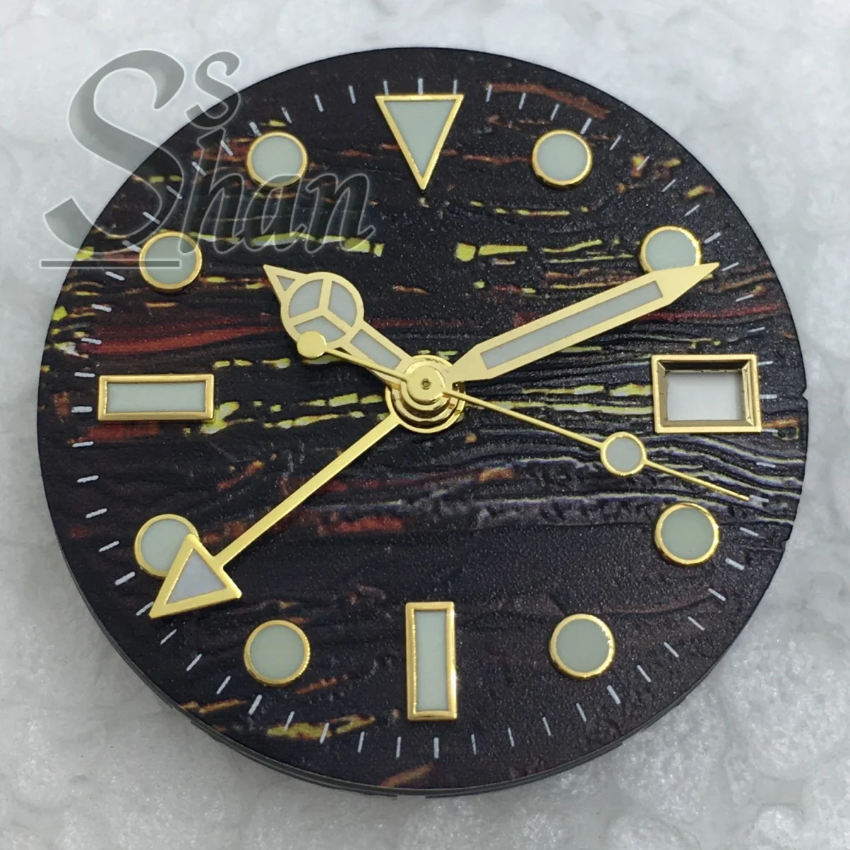 29mm GMT NH35 watch dial and hands features a 3 o 'clock date window on its which is suitable for the NH34 automatic movement