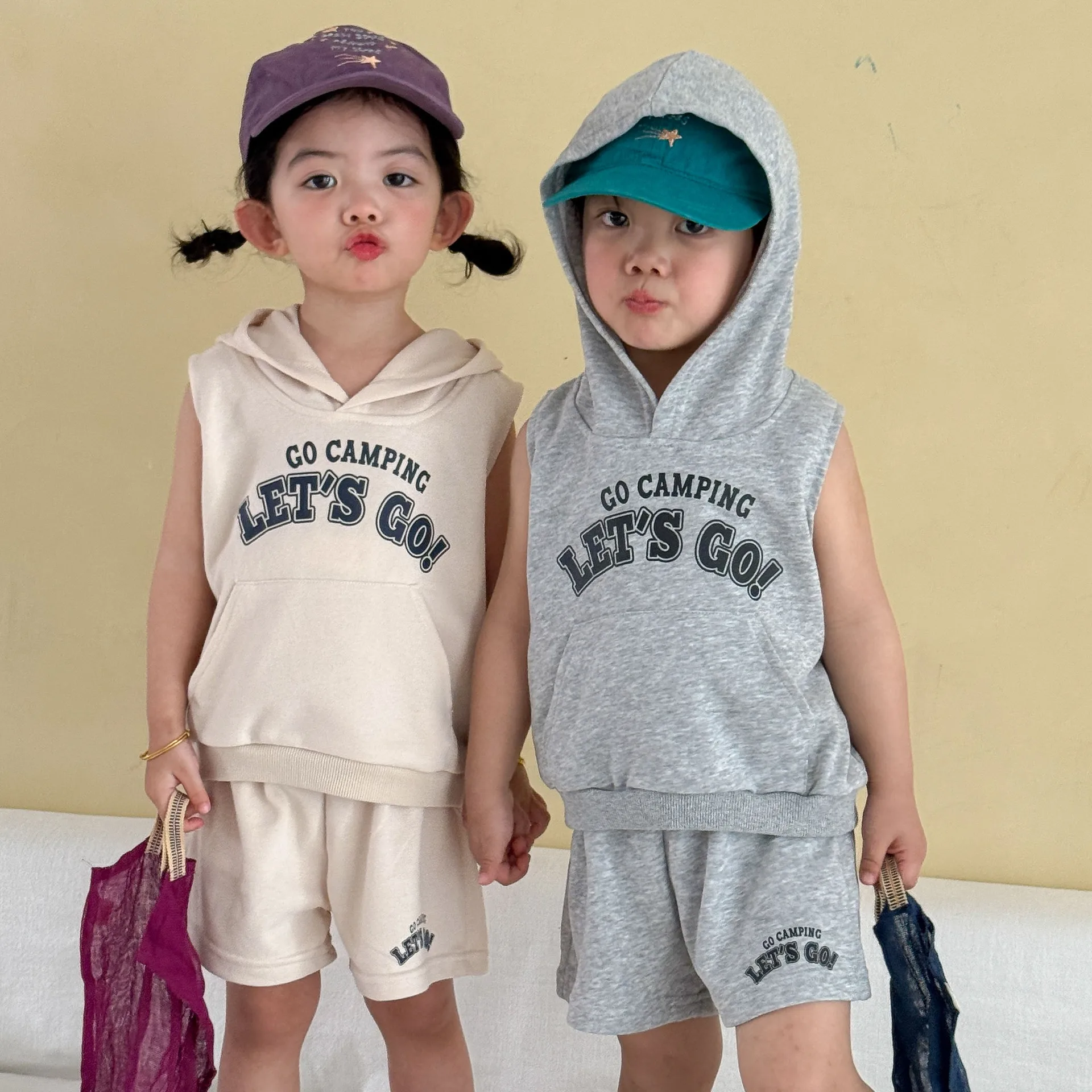 

2026 Summer New Children Sleeveless Clothes Set Boys Girls Letter Print Hooded Vest + Shorts 2pcs Suit Kids Cotton Loose Outfits