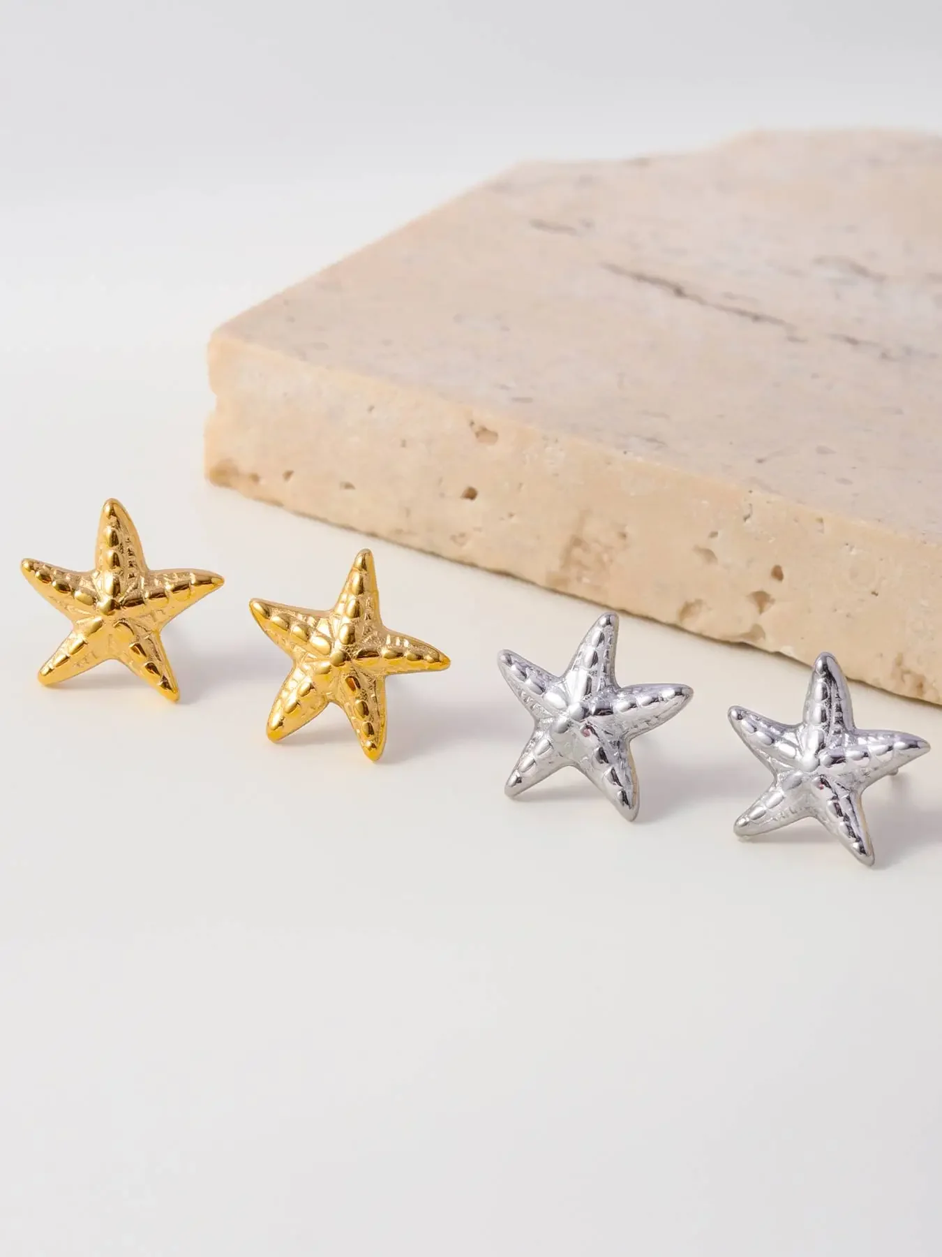 A Pair of Small and Exquisite Starfish Patterns Earrings