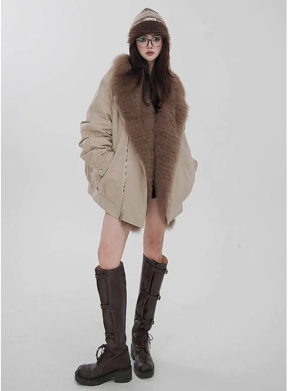 Abrigo de longitud media de piel de ganso con cuello de piel de zorro Original del diseñador