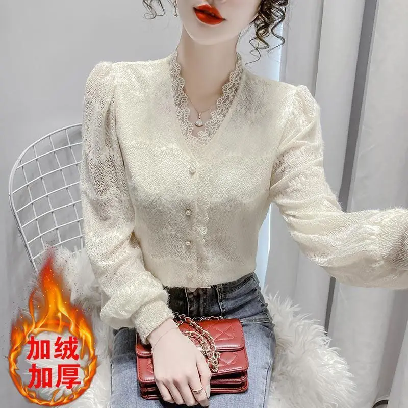 Women\'s Autumn Winter Stylish Undershirt with Added Velvet Lace Base Paired with New High-end Fashion Long Sleeved V-neck Top