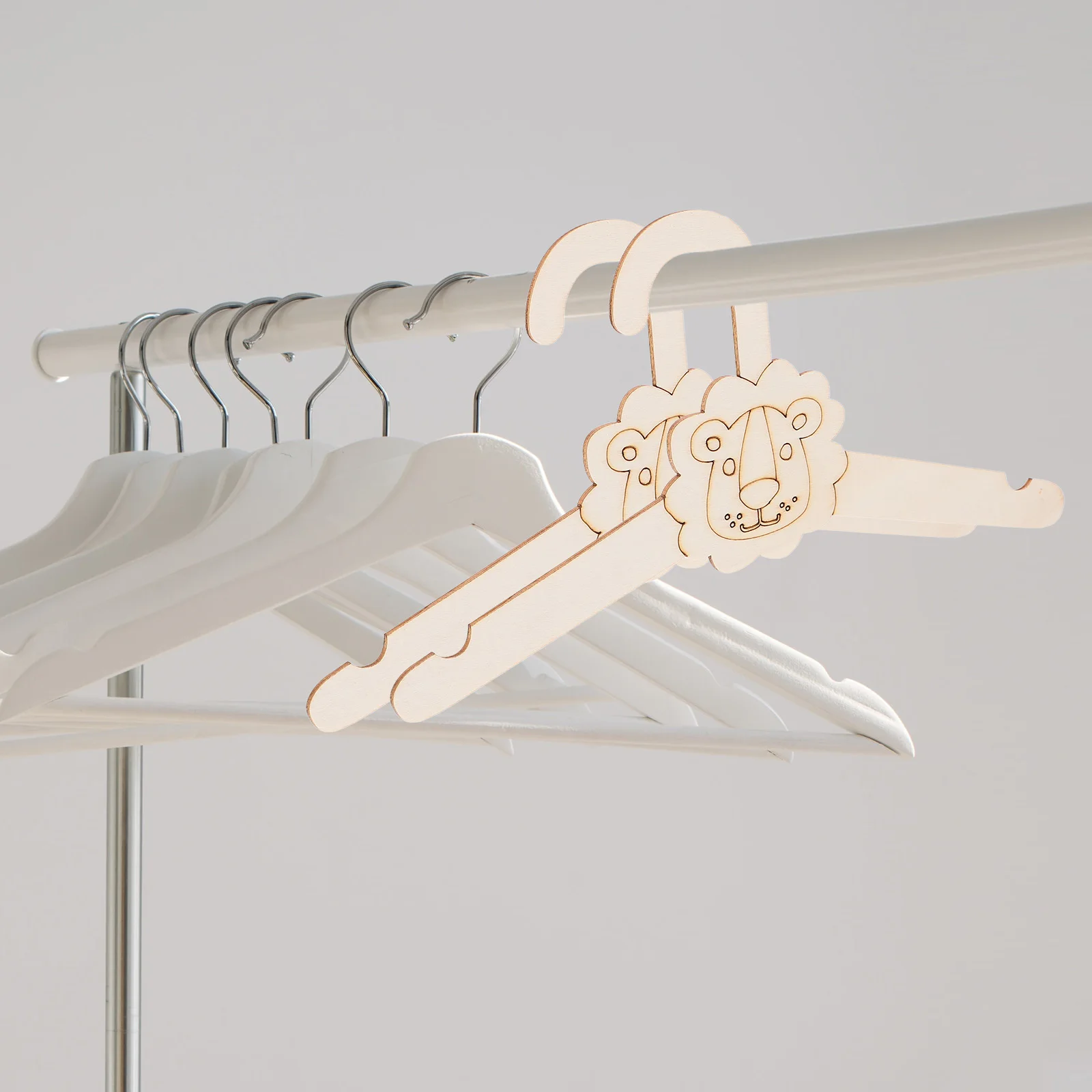 

5pcs Lion Clothes Wooden Baby Hangers Kids Nursery Cute Animal Baby Clothes Hanger Crafts Pants Newborn Handcrafted Storage