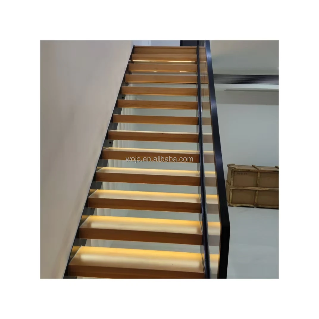 Maatwerk Directe verkoop Op maat gemaakte vloertrappen voor binnen Moderne meerlaagse massief houten loopvlakken met duurzame stalen en glazen trappen