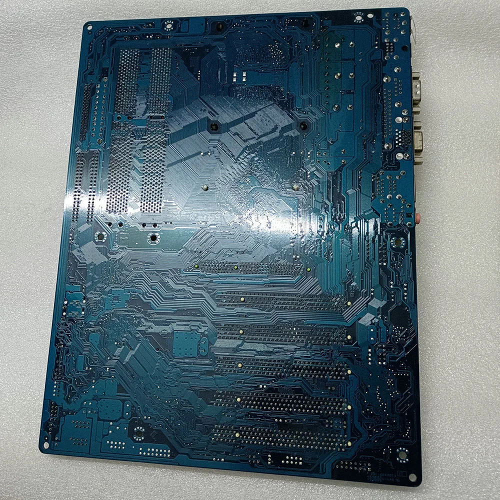 

Материнская плата 865 с полностью интегрированной видеокартой и 5 слотами PCI GA-8IG1000-G