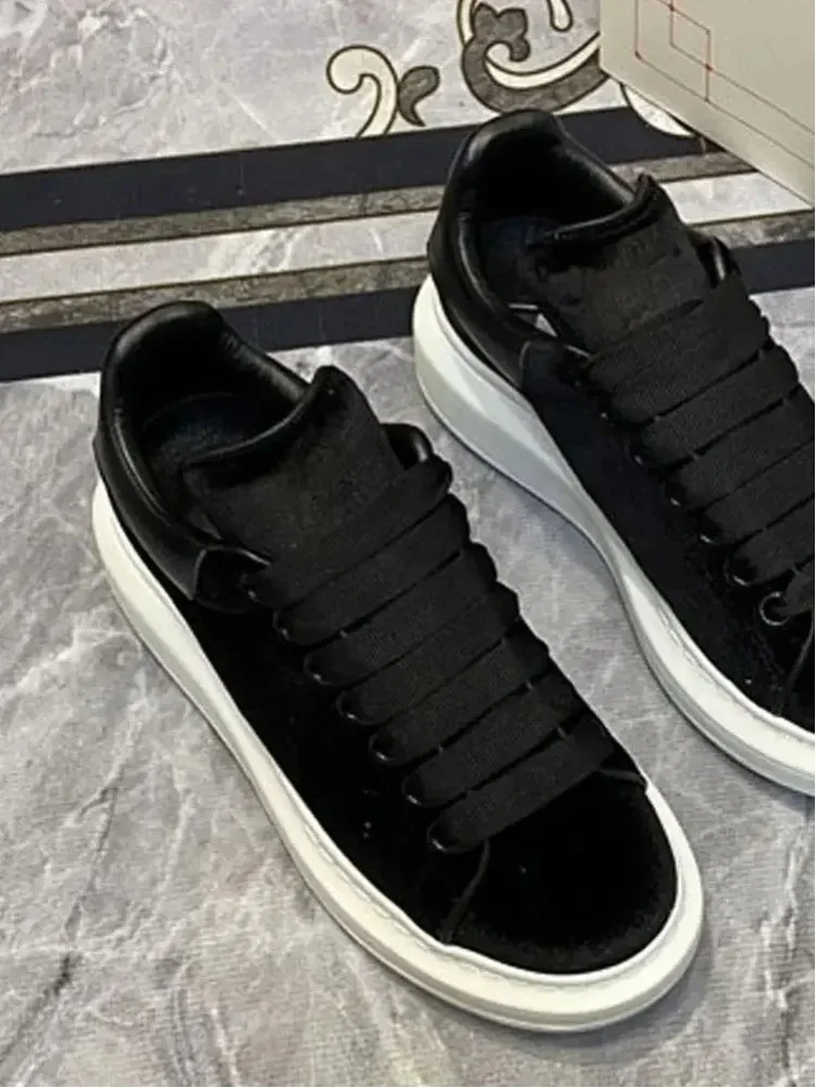 Damen-Flats, elegante Skateboard-Schuhe, weiße Sneakers mit dicker Sohle, innen höhenverstärkende vulkanisierte Schuhe für Männer und Frauen