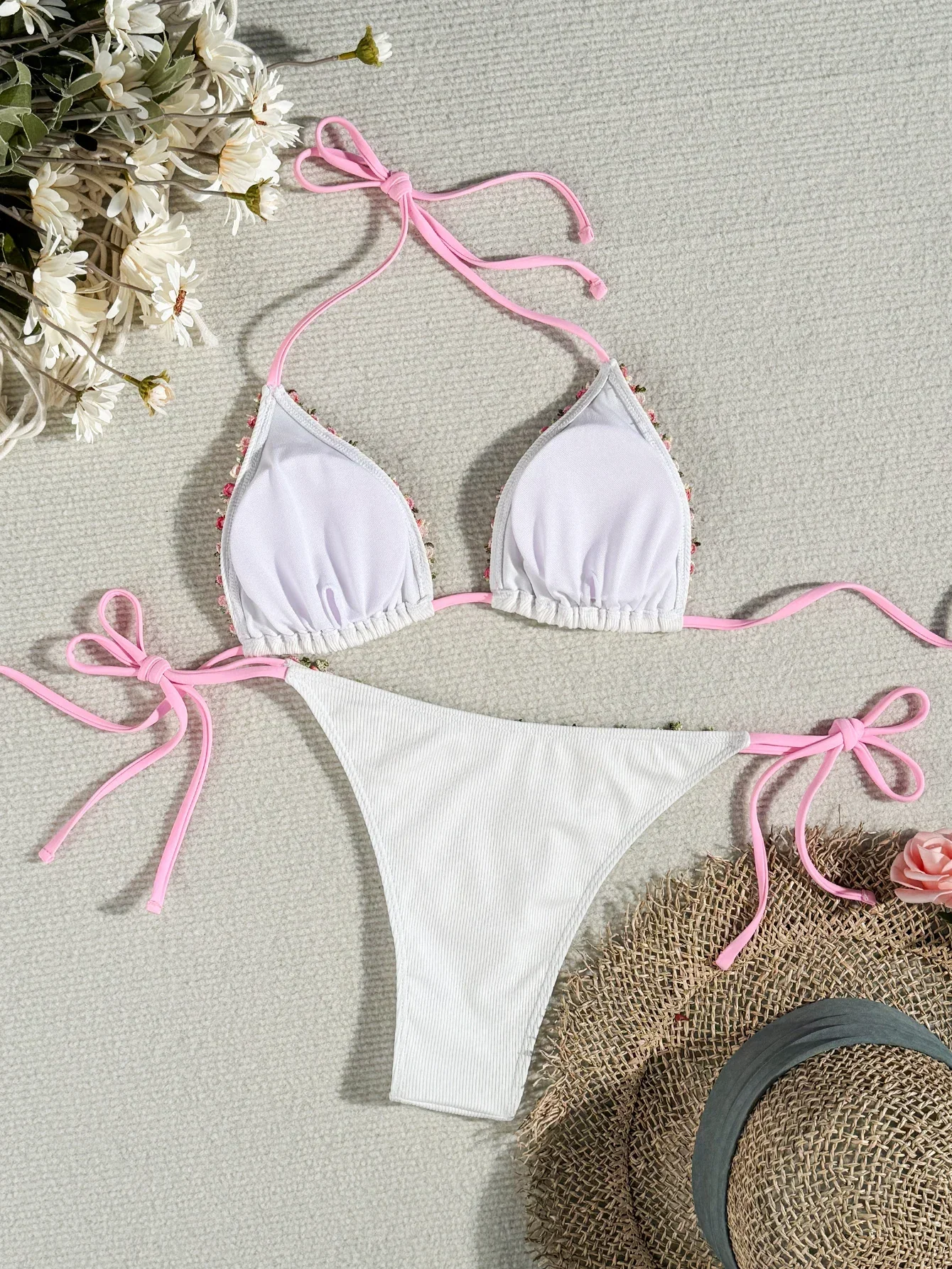 Bikini Floral 3D Sexy para mujer, traje de baño de retales blanco y rosa con cuello Halter, Tanga lateral con lazo, traje de baño para playa, Micro traje de baño 2025