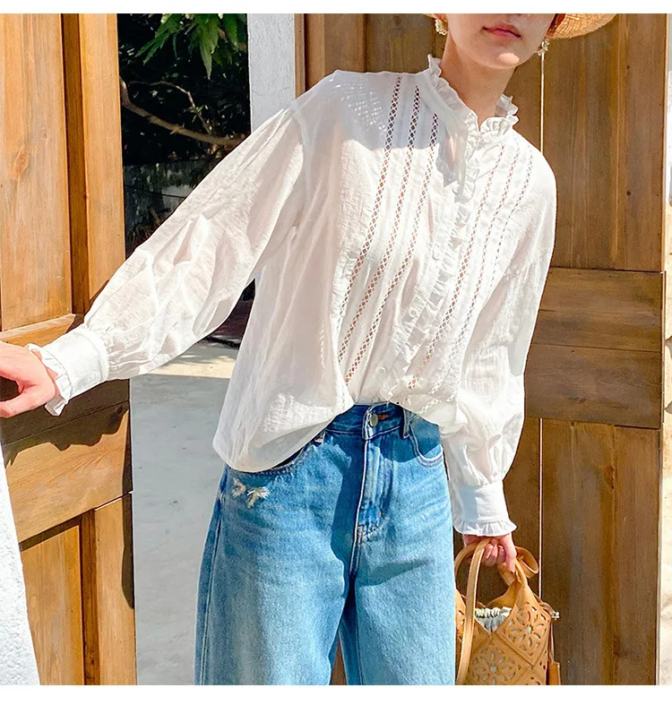 2025 الربيع الصيف الفرنسية قميص أبيض المرأة القطن لوتس ليف تقليم س الرقبة طويلة الأكمام قميص عطلة عادية شاطئ بوهو البلوزات