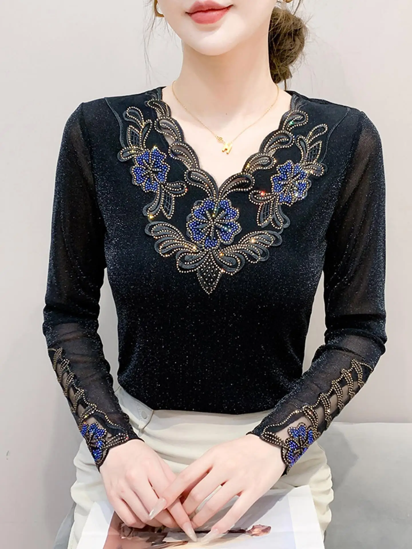 Faionable V-Ne Lace Trim Lange Sve T-shirt Dames Lente Herfst Nieuwe Sle High-End Gevoel Ijzer op Strass Basis irt