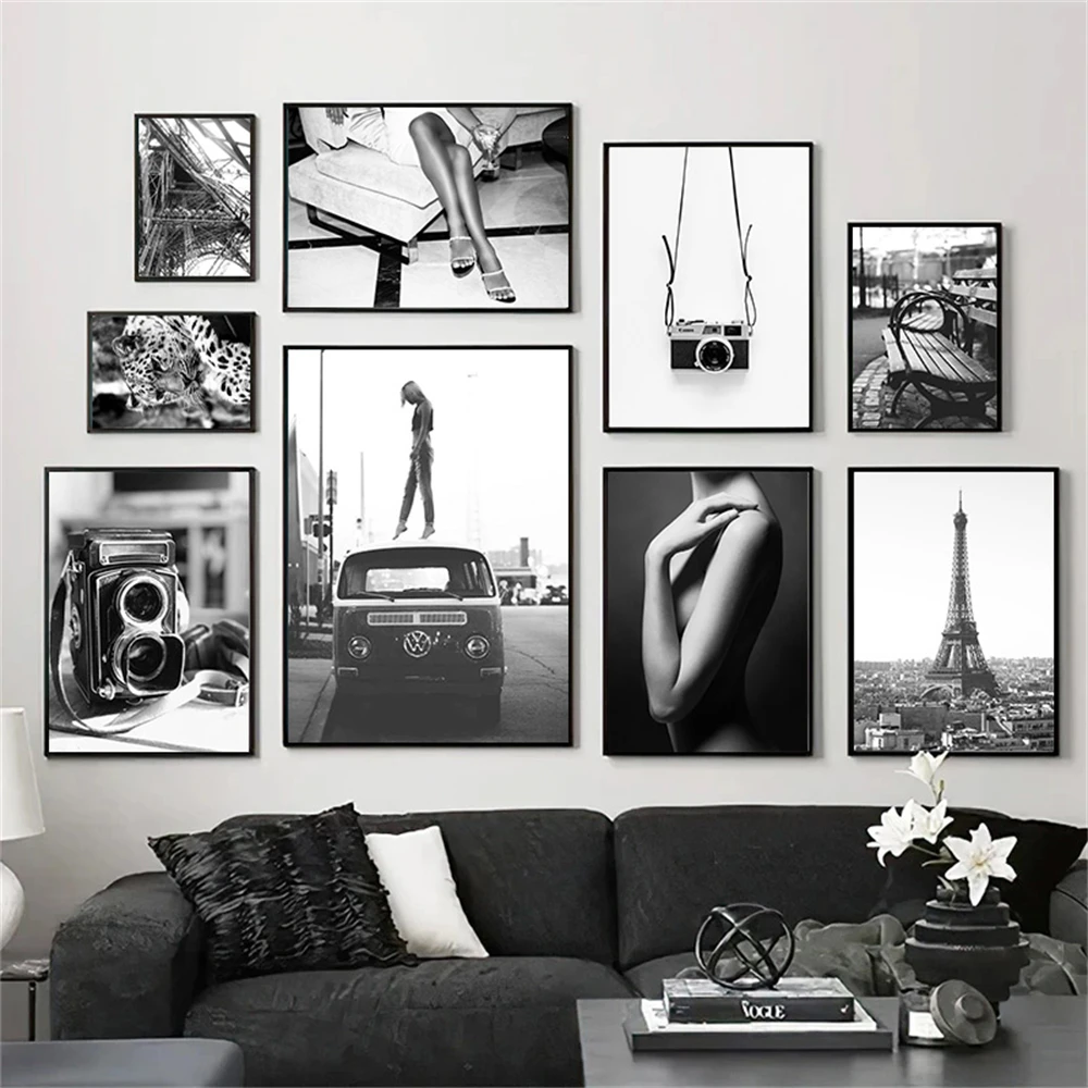 Vintage Fashion In Paris - Black And White Poster Paris Tower