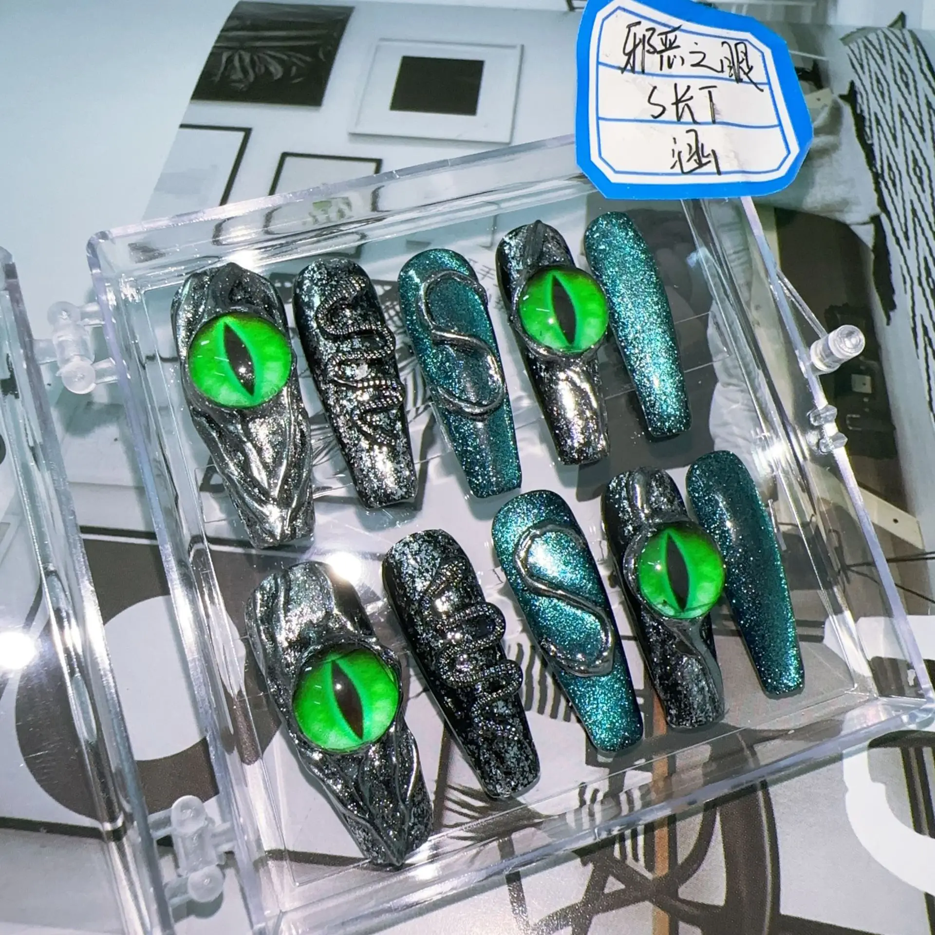 

Накладные ногти Evil Eye Dark Gothic, очень длинные, в форме ковчега, серебристо-черные, с блестками, 3D-эффектом змеи, зеленым кошачьим глазом, Evil Eye, сверхпрочные, ручной работы