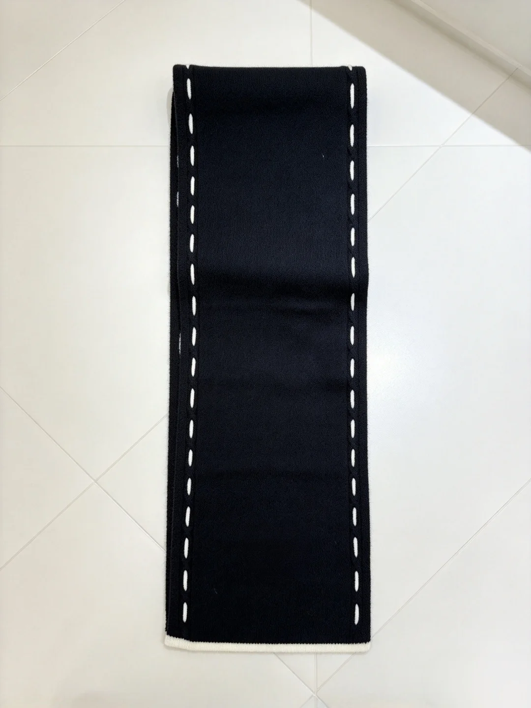 Luxury Brand Women's Soft Scarf Neck Warmer Handmade Premium Ideal for Gifting Minimalist Versatile 175*30cm Fashion Scarf