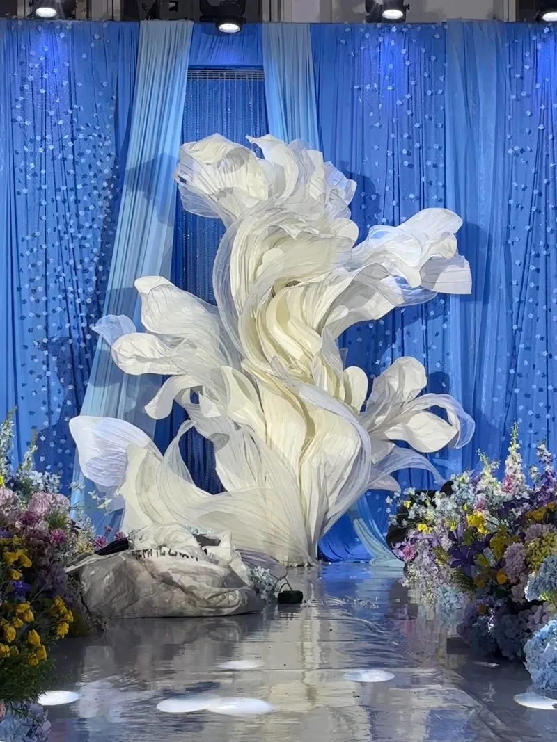 Luxury pure white installed wedding stage background photo booth arrangement hotel banquet engagement decoration birthday