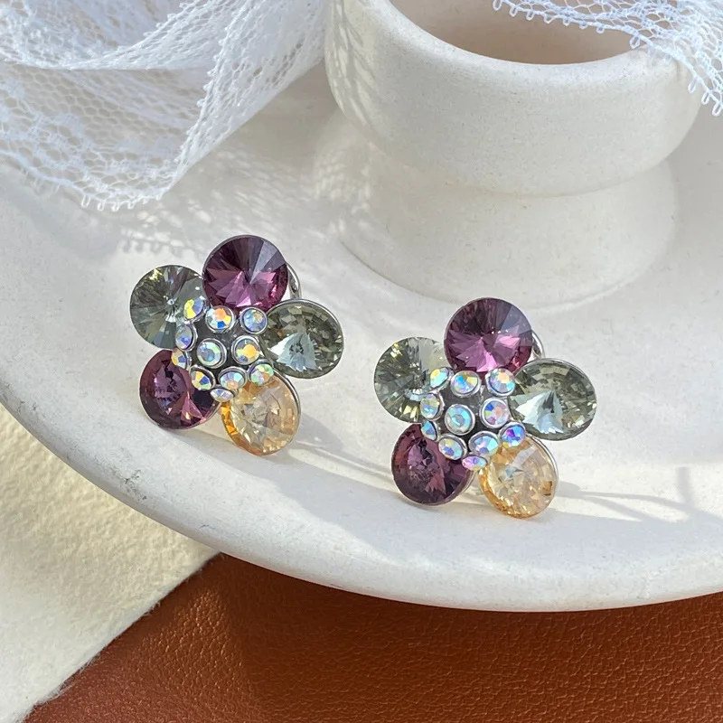 Fashion retro contrasting petal stud earrings exquisite light luxury unique versatile super flash earrings women