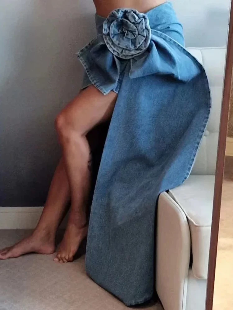 

The 2025 summer new denim short skirt, three-dimensional rose pendant long piece, high waist bag and hip mini skirt