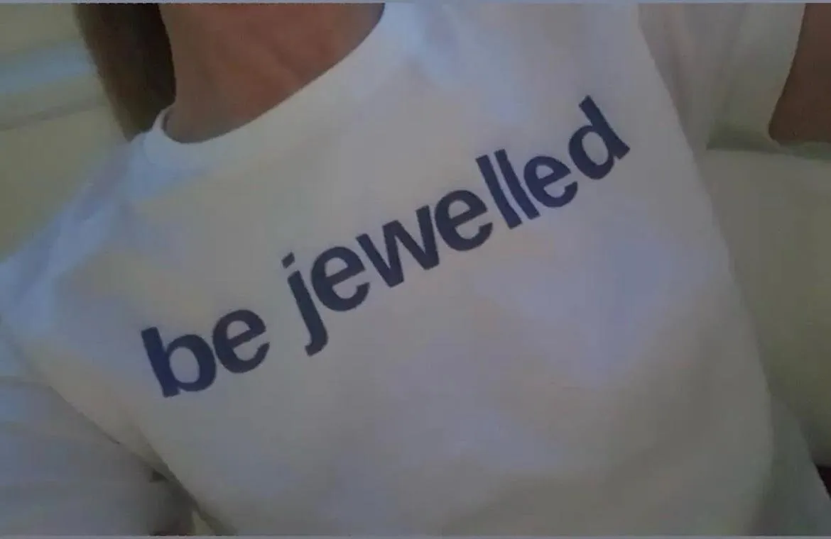 

White T shirt Be Jewelled