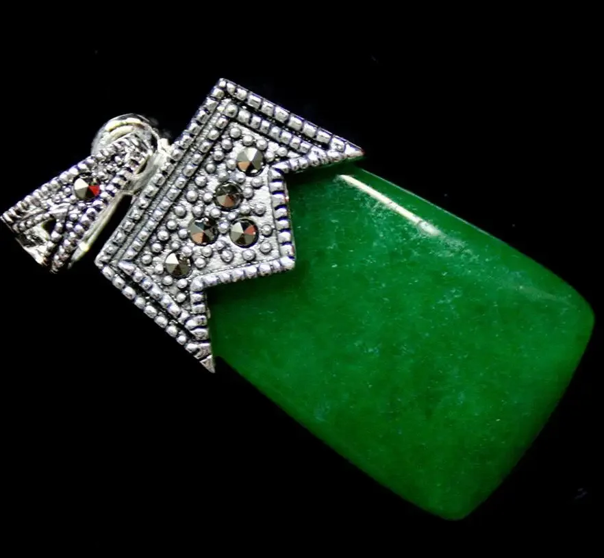 

VINTAGE 925 STERLING SILVER 30X15MM GREEN jade MARCASITE PENDANT