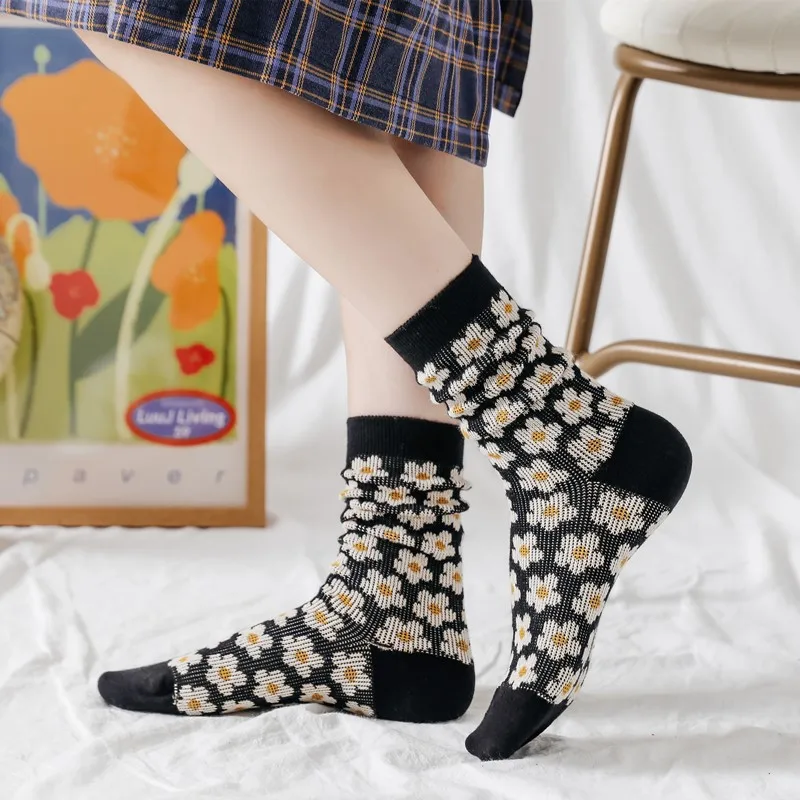 

Women's Socks Japanese Flower Harajuku Retro Kawaii For Girl Versatile Mid Tube Socks Warm Comfortable Soft Floor Cotton Socks