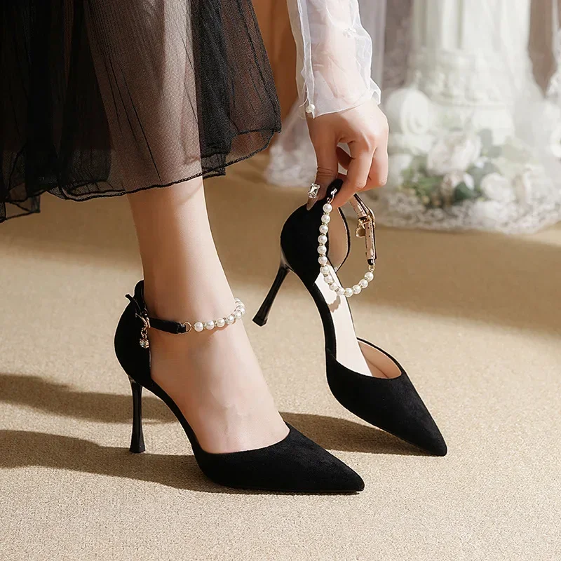 

Женские летние черные туфли на тонком каблуке с острым носком и жемчугом, размеры 30-44
