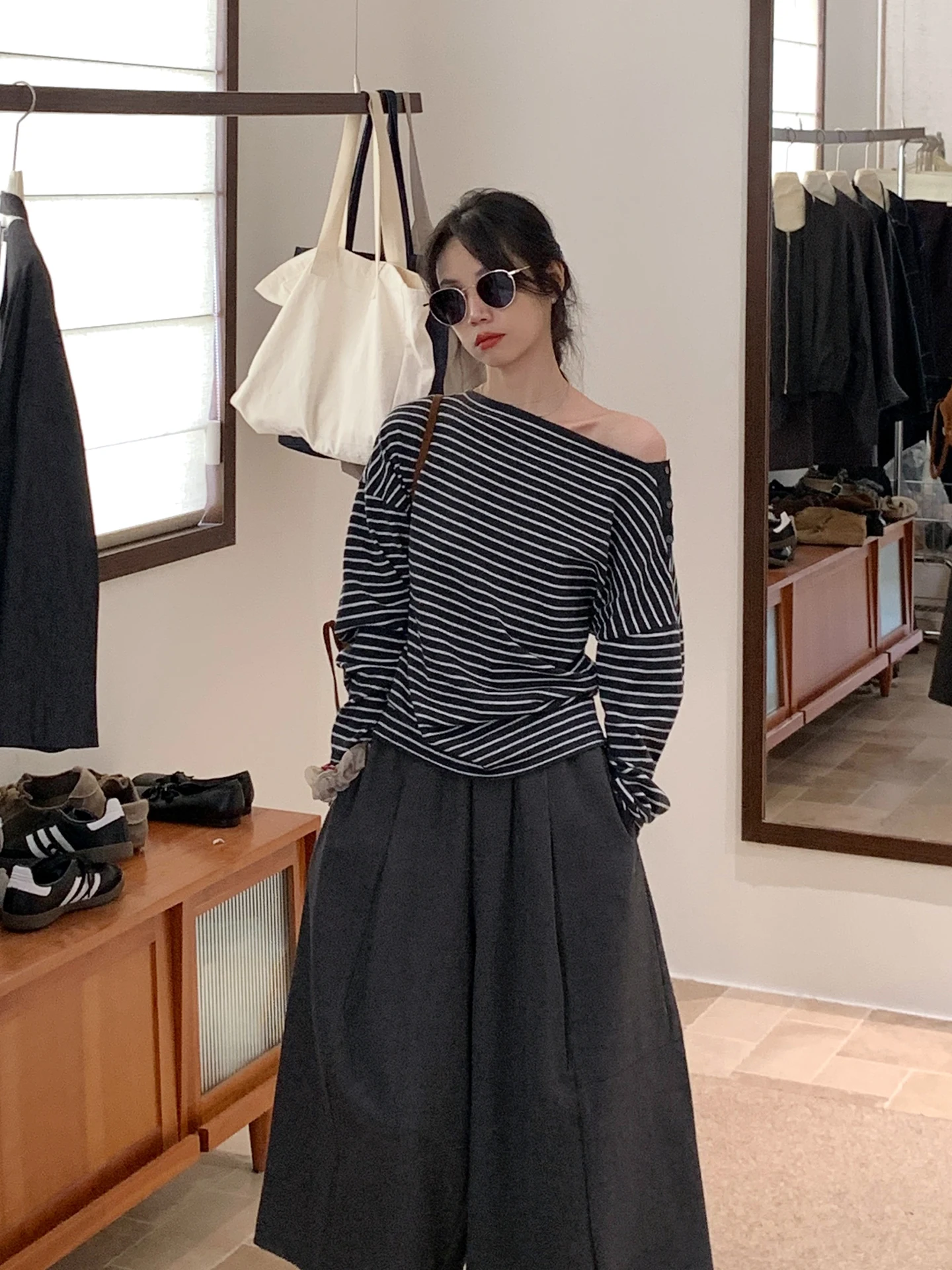 

BRIVIN Women's Knitted One-oulder Striped Top in Royal Blue Casual Slimming Korean Sle Loose Fit Autumn New Arrivals