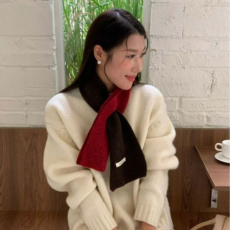 

2026 зимний модный короткий теплый шарф с защитой шеи, универсальный перфорированный маленький шарф с цветными блоками, маленький женский шарф в корейском стиле