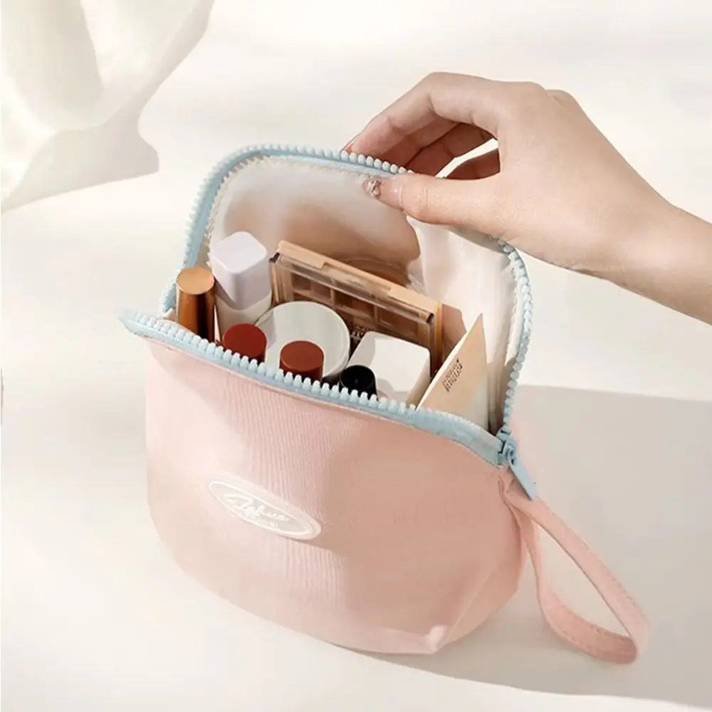 

Large Capacity Portable Cosmetic Bag Brush Holder with Hanging Handle Women Wash Pack Multifunctional Zipper Closure