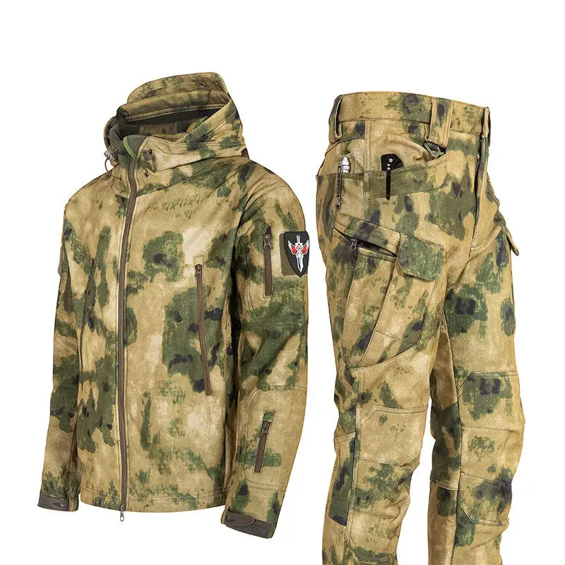 

Men‘s Waterproof Camo Assault Suit， Sharkskin Tactical Jacket & Pants Set with Fleece Liner for Autumn Outdoor