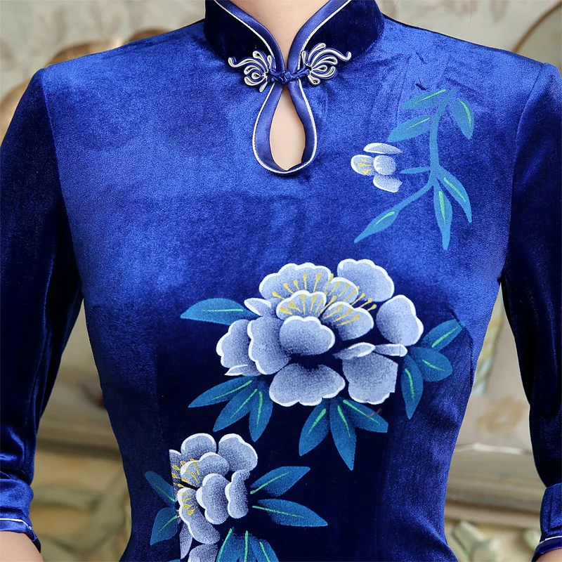 New Velvet Cheongsam Vintage Standing Collar Suit Wedding Embroidery Improved Fashion Long