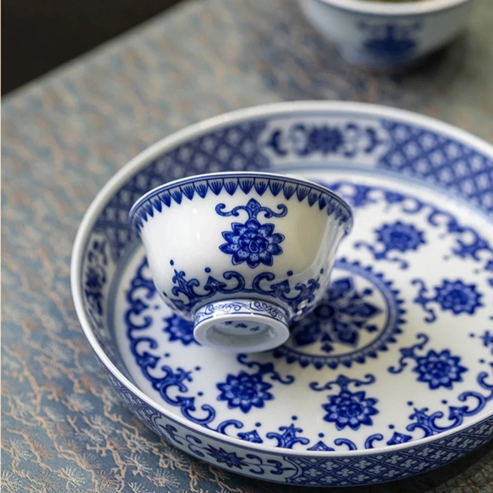 Jingdezhen Blue-and-white Lotus Treasure Gaiwan High-end Hand Presser Cup Master Cup Personal Ceramic Kung Fu TeaCup Collection
