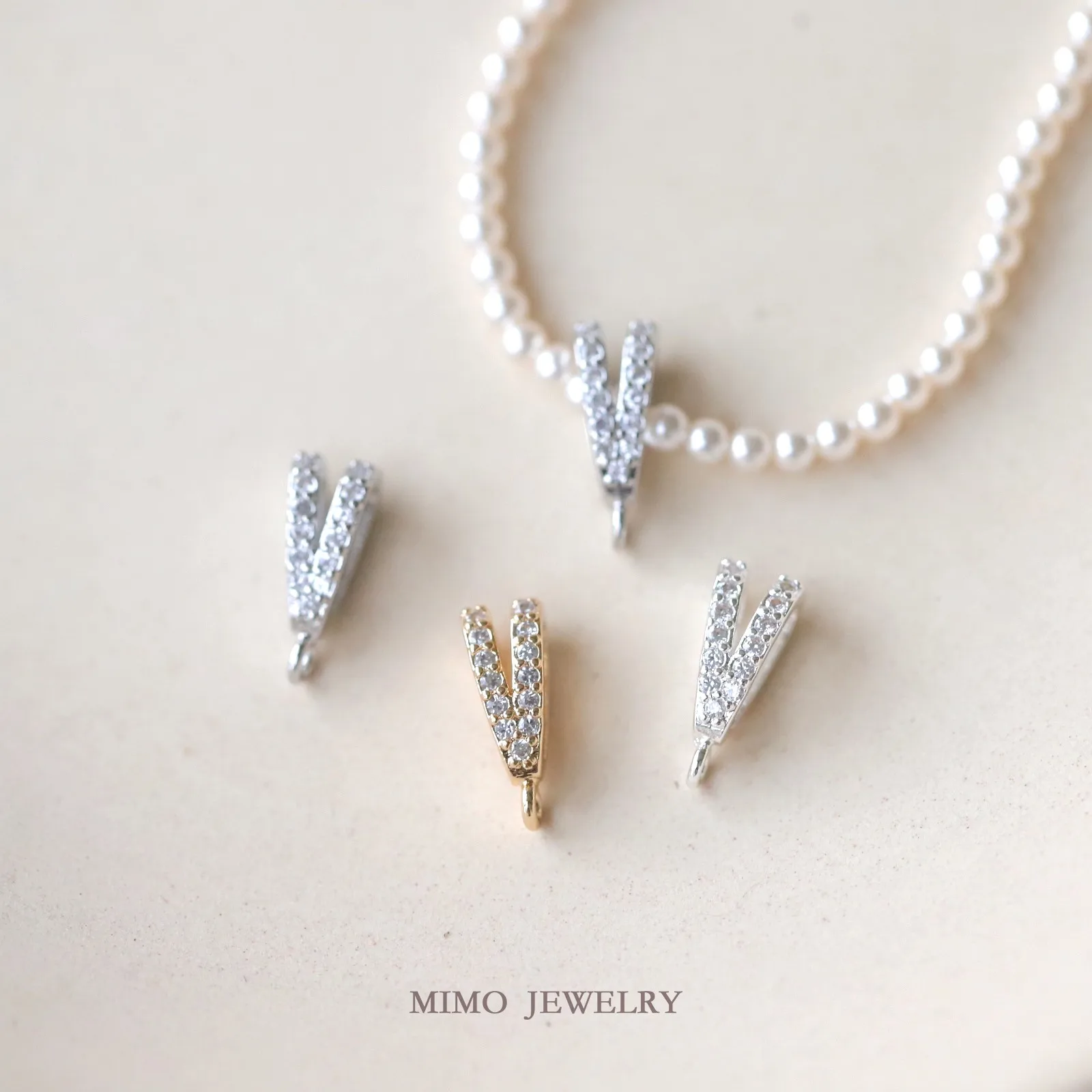 Micro Inlaid V-shaped Hollowed Out Zircon Necklace Charms Pendant Supplies DIY Hand Brass Gold Plated Accessories 4.6x12.9mm