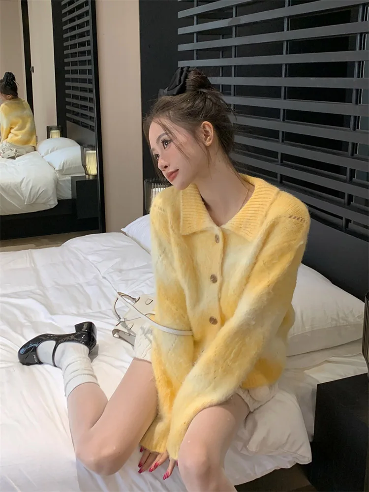 

Мягкий градиентный свитер с длинными рукавами в стиле ретро, женский осенний новый стиль, нишевый дизайн, свободный и универсальный вязаный кардиган