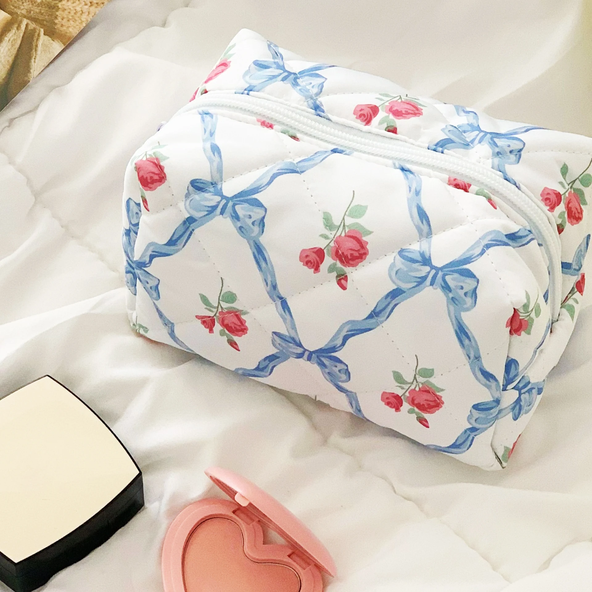 Cute Cosmetic Bag Travel Portable Skin Care Product Clutch Bag For Women Ins Sweet Care Bag Girl Heart Makeup Bag Personality