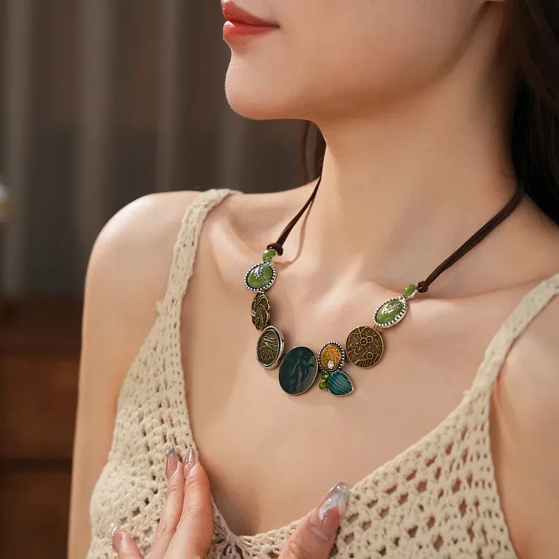 

Inlaid Diamond Oil Drop Zircon Button Blade Pendant Bohemian Ethnic Style Clavicle Chain Retro Necklaces for Women Ornament