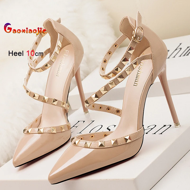 

Летние женские туфли на высоком каблуке в Европе и Америке, модные сандалии на шпильке с острым носком и заклепками для ночного клуба