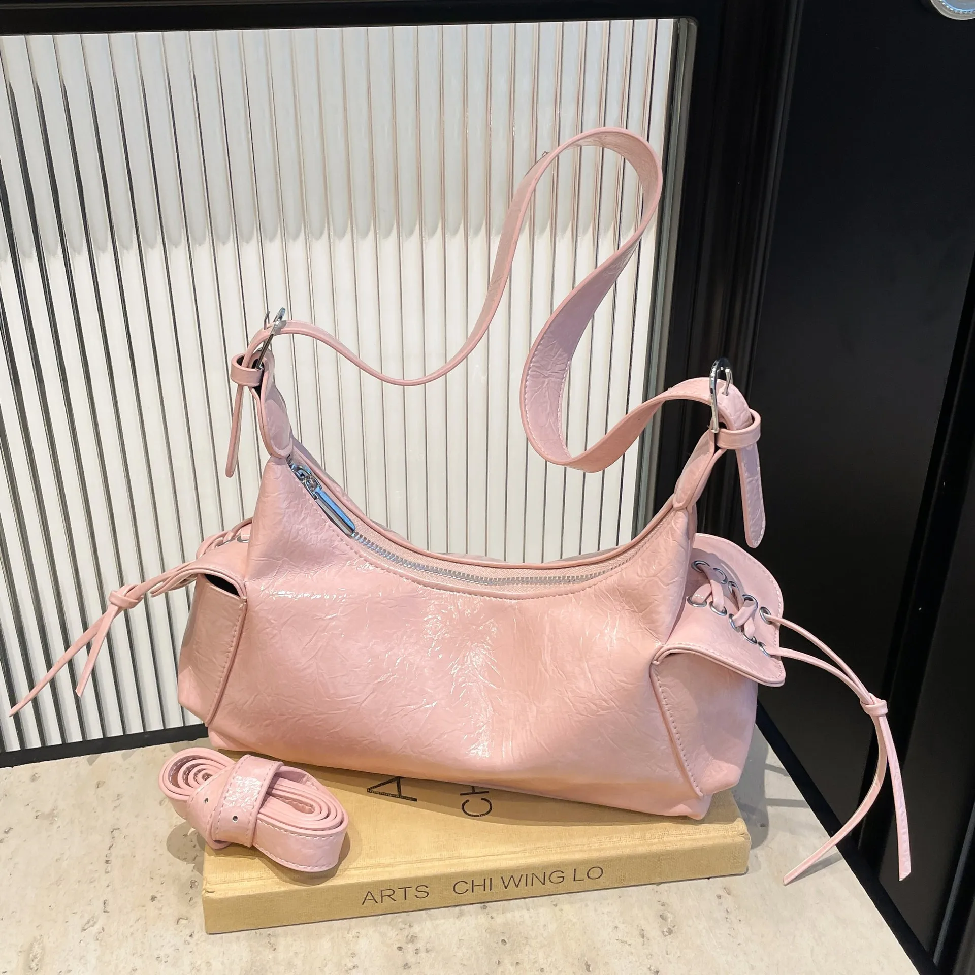 حقيبة عمل صغيرة لعام 2025 للمحترفين، محفظة كروس مدمجة مع فتحة للبطاقات، حقيبة ركاب من النايلون خفيفة الوزن للمكتب