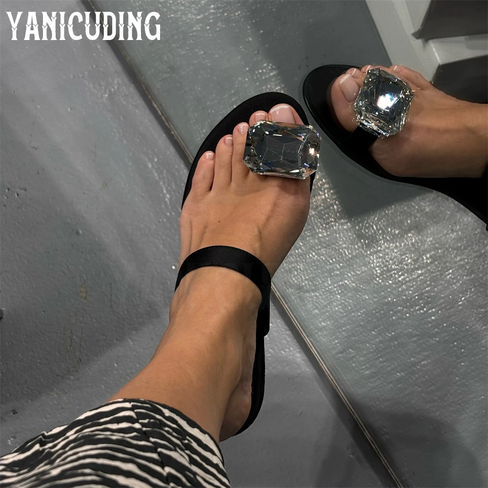 

Shining Silver Gemstone Flip Flops Black Satin Leather Slip-On Slippers Fashion Style Comfortable Flat Summer Shoes Custom Color