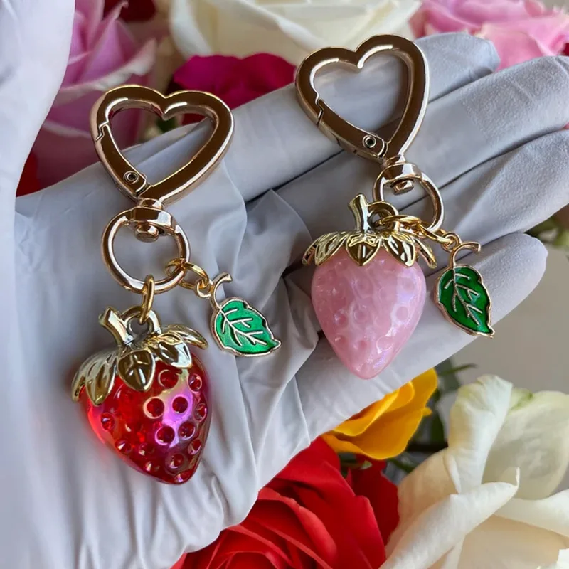 สตรอเบอร์รี่น่ารักพวงกุญแจ,สุนทรียศาสตร์ Y2K กระเป๋า Charms, Kawaii หัวใจดอกไม้ Daisy Key chains อุปกรณ์ตกแต่งสําหรับสาวกระเป๋าของขวัญ