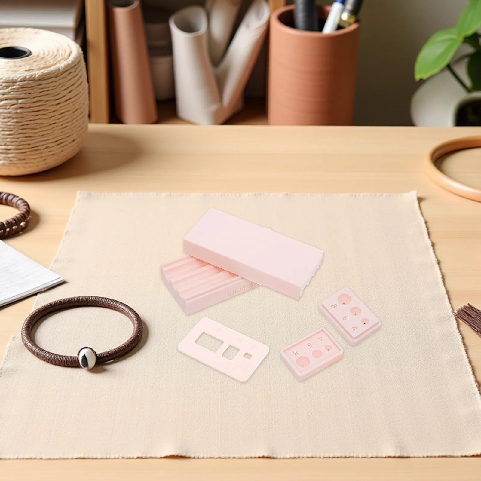 

Набор инструментов для работы с полимерной глиной: круглые формы-шары, точные пресс-формы для глины 4, 6, 8 мм, ролик для вырезания отверстий, аксессуары для изготовления украшений своими руками