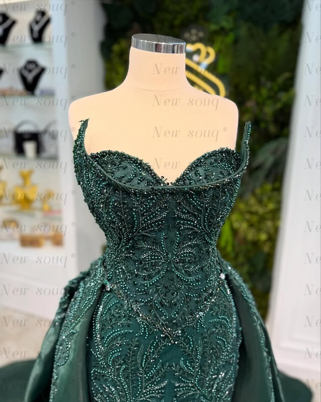 

Emerald Green Two Pieces Strapless Evening Dresses Customized Arabic Beaded Overskirts Formal Wedding Party Gowns for Women