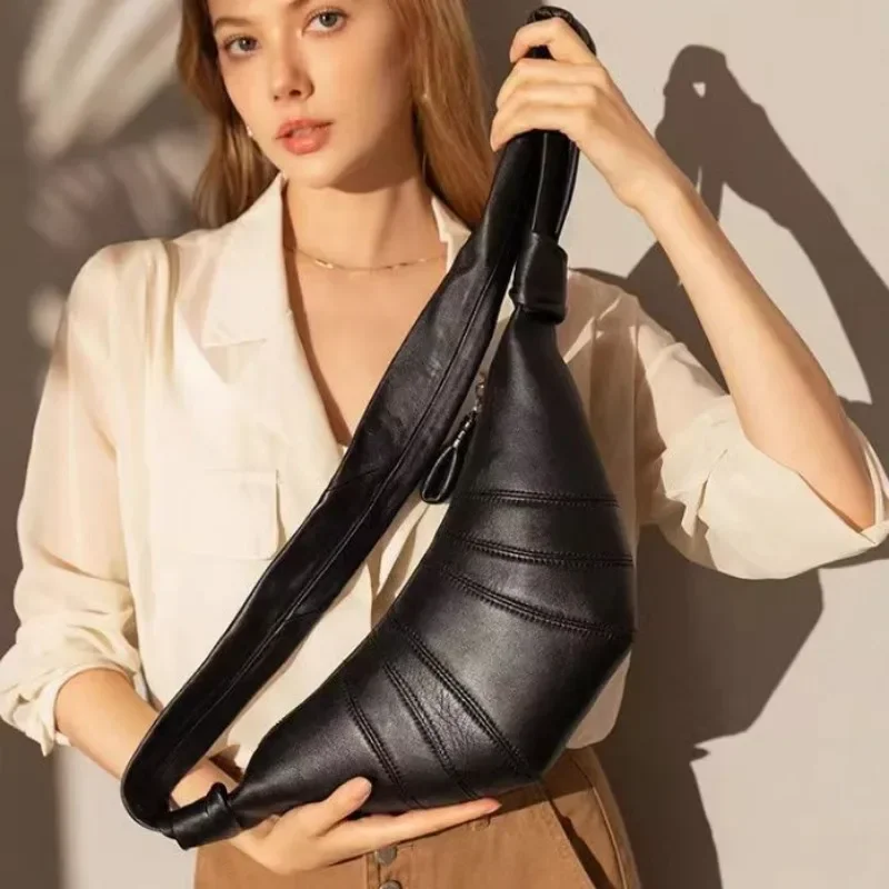 

LE HOT Y2K INS Niche New Croissant One-shoulder Commuter Sheepskin Bag Fashion Simple Fashion Slung Crescent Bag.