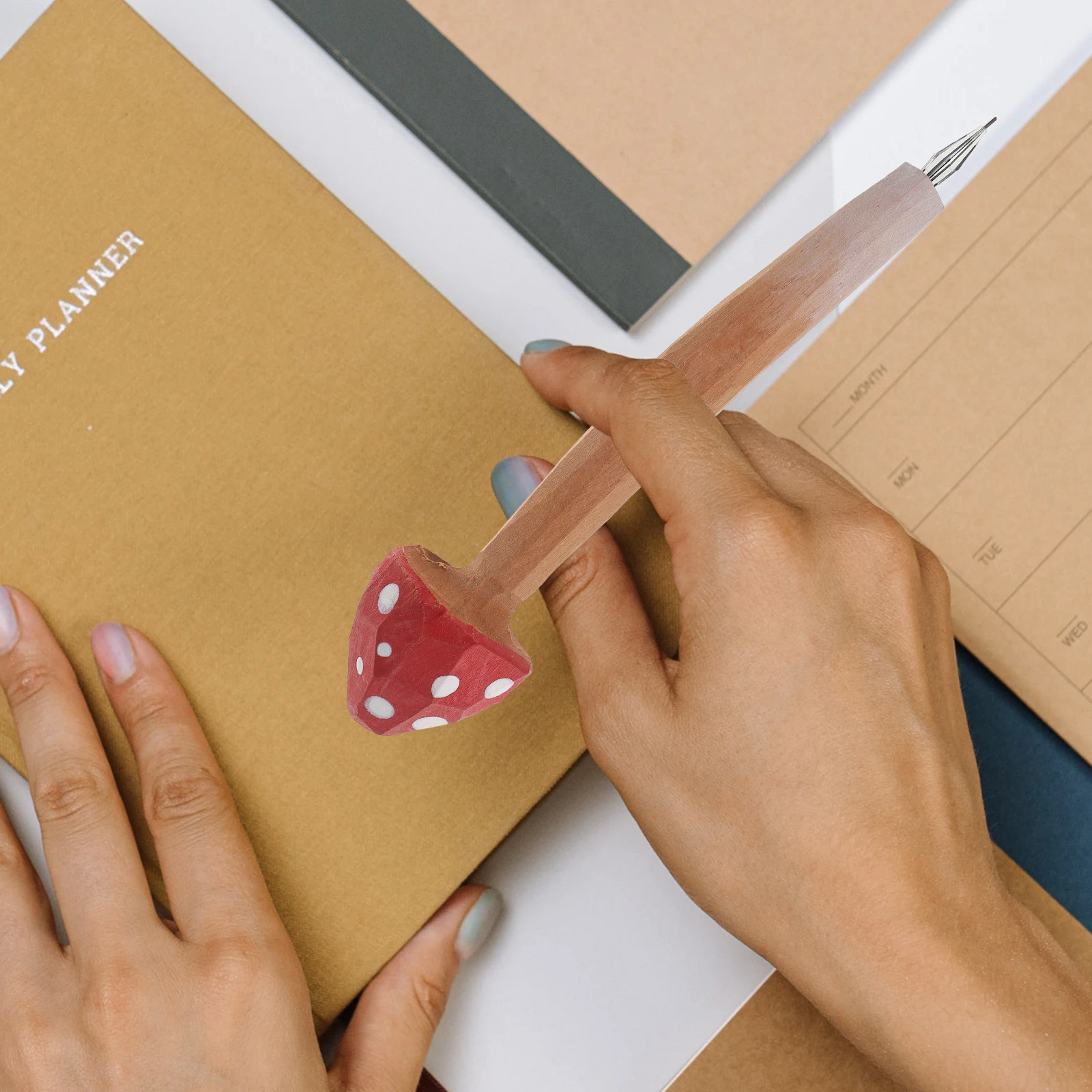 Bolígrafo con grabado de madera de seta roja, papelería bonita de 0 a 5mm, suministros escolares y de oficina para niños y estudiantes, regalos de escritura