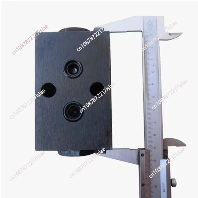 

Bidirectional hydraulic plate cylinder outrigger lifting platform accessories retaining