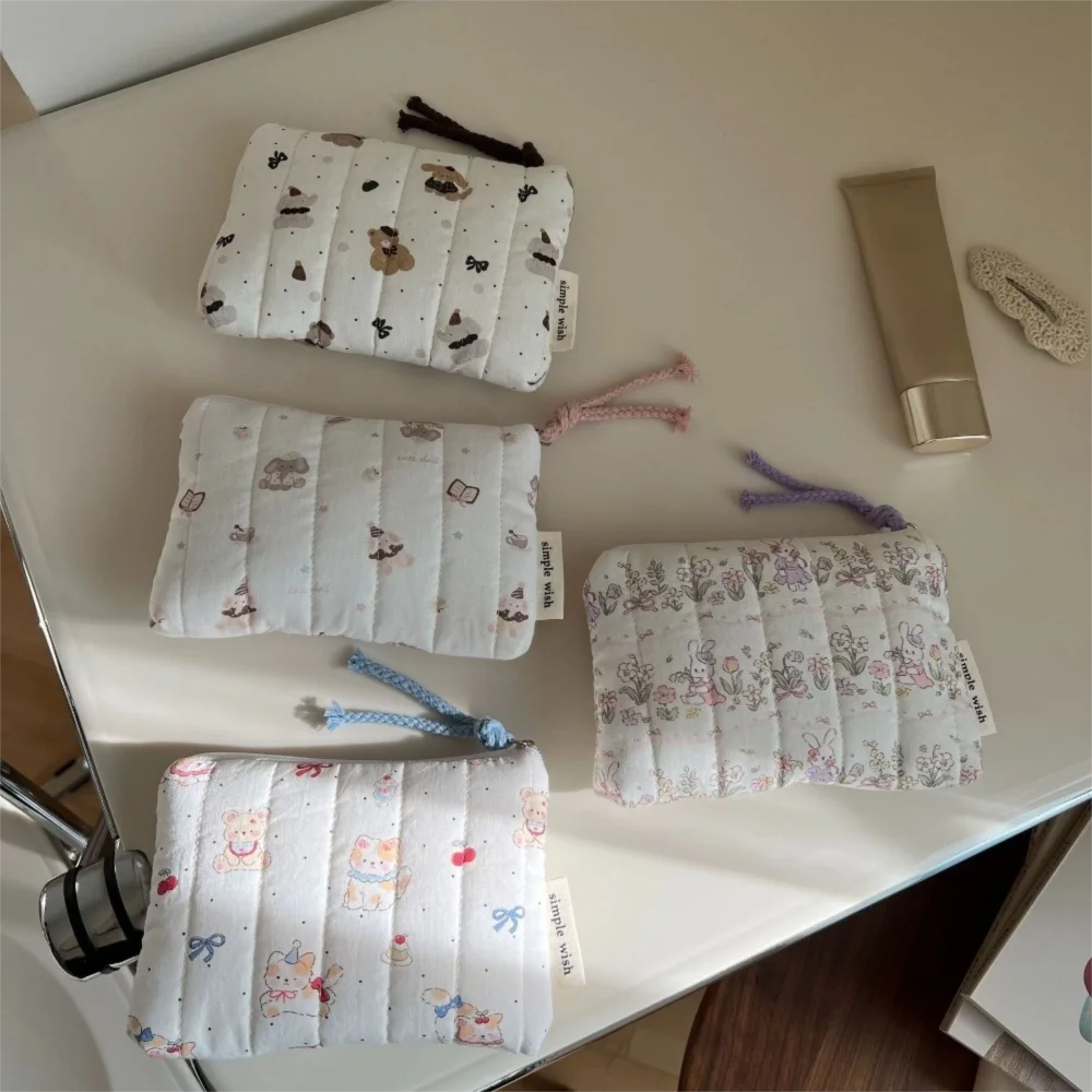 Cute Cotton Quilted Floral Coin Purse Square Ultralight Padded Wallet Portable with Zipper Mini Card Holder