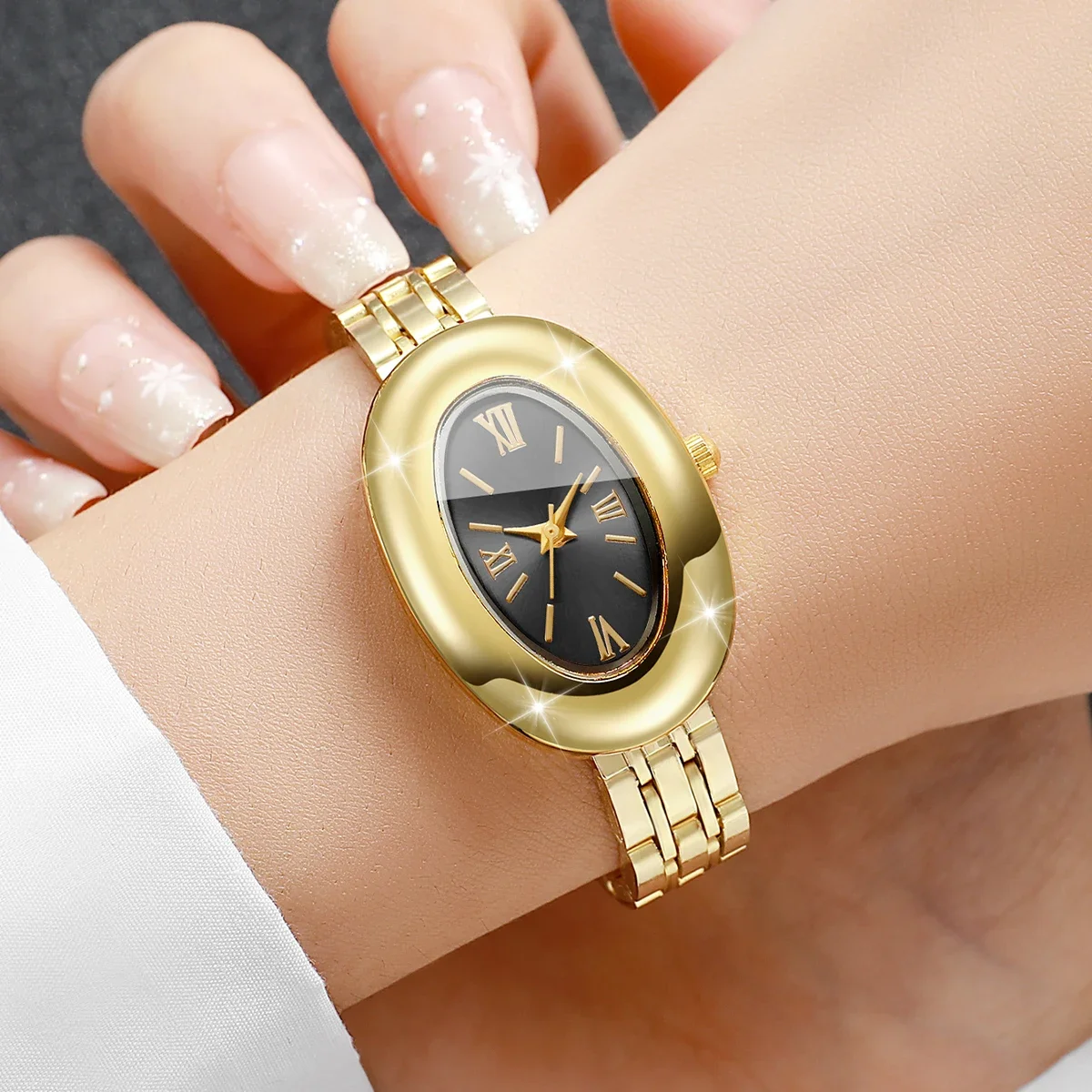 Fashion Black Oval Shaped Women Quartz Watch Golden Strap Ladies Wristwatches Relogio Feminino Clock Gift （Without Box）