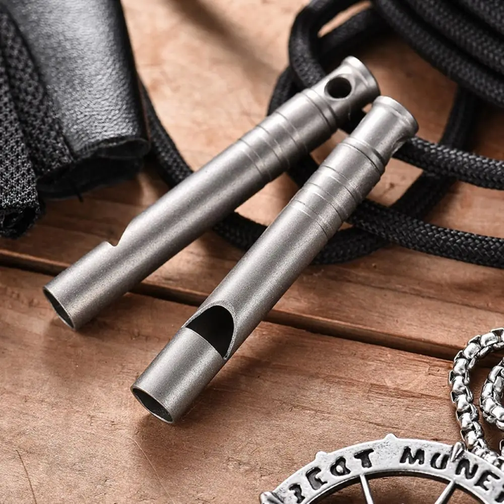 Zandstralen Draagbare Camping Whistle Ultralicht Survival Tool Noodfluit Met Koord Sleutelhanger Titanium Fluit Verkennen