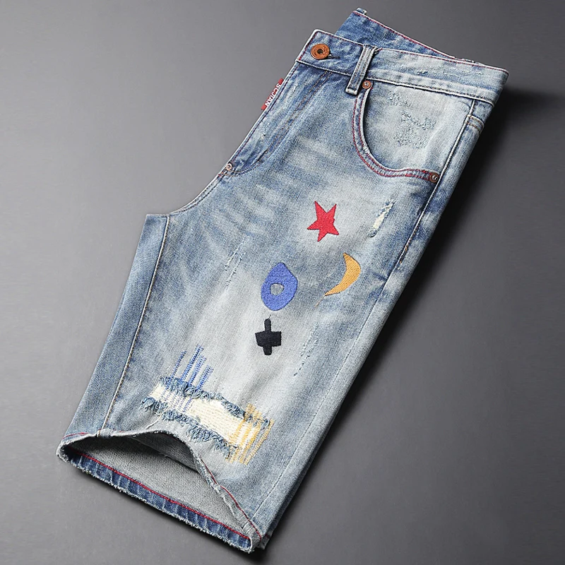 Newly Summer Trendy Fashion Jeans Retro Light Blue Elastic Embroidery Designer Ripped Short Jeans Homme Hip Hop Denim Shorts Men