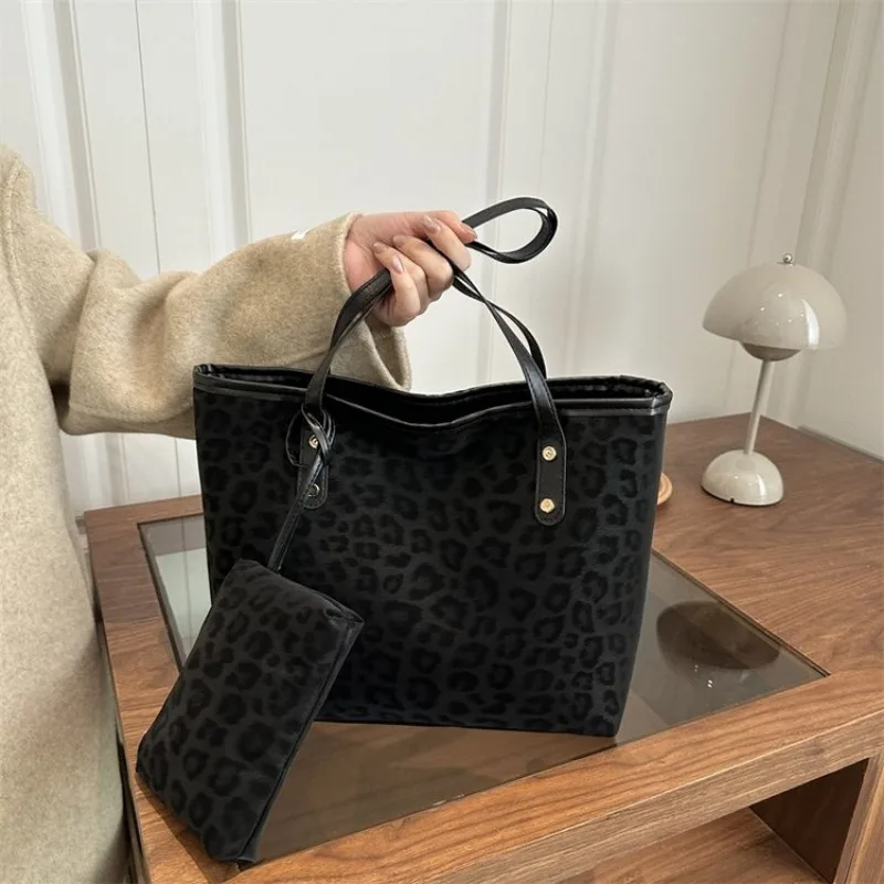 

Timeless Tote Bag Office Commuting Business Trip 2025 New Model Exquisite Sleek Elegant Practical Fashionable Versatile