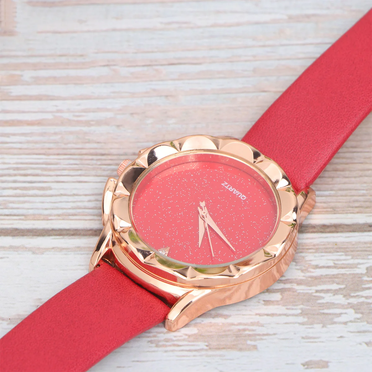 

Elegant Women'S Quartz Watch Dial Strap Durable Fashion Dress Wristwatch Valentine'S Day Christmas Gift Red